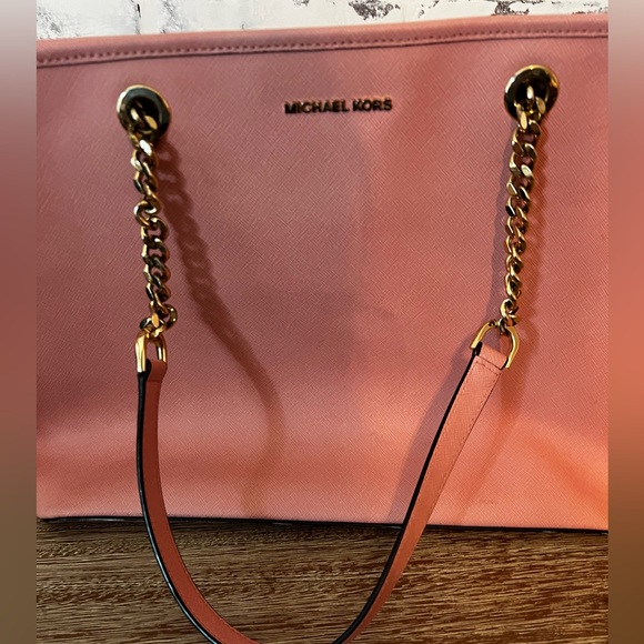 Micheal Kors tote - Picture 1 of 4